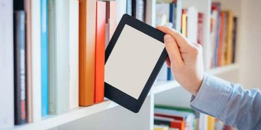 کتاب کاغذی بهتر است یا الکترونیکی؟ مزیت ها و معایب هر کدام چیست؟