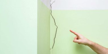 چه ترک هایی در ساختمان خطرناک است؟ بررسی علت های ترک دیوار ، سقف و...
