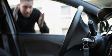 آموزش 5 روش باز كردن درب ماشين قفل شده بدون كليد