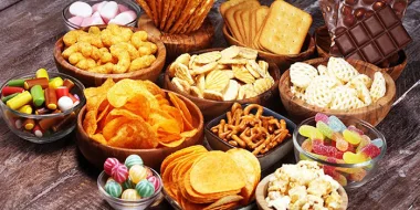 بهترین تنقلات خارجی را از بنک مارکت خریداری کنید