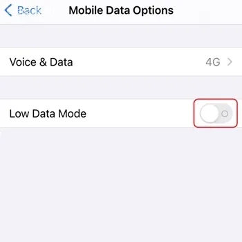 خاموش کردن Low data mode در ایفون برای رفع مشکل اینترنت ایرانسل
